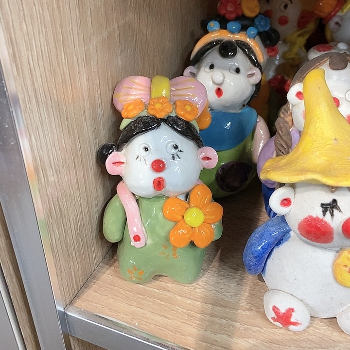 摆件直播间的观众绿衣服