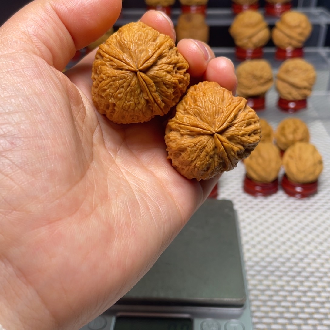 文玩核桃把件47闷尖三棱