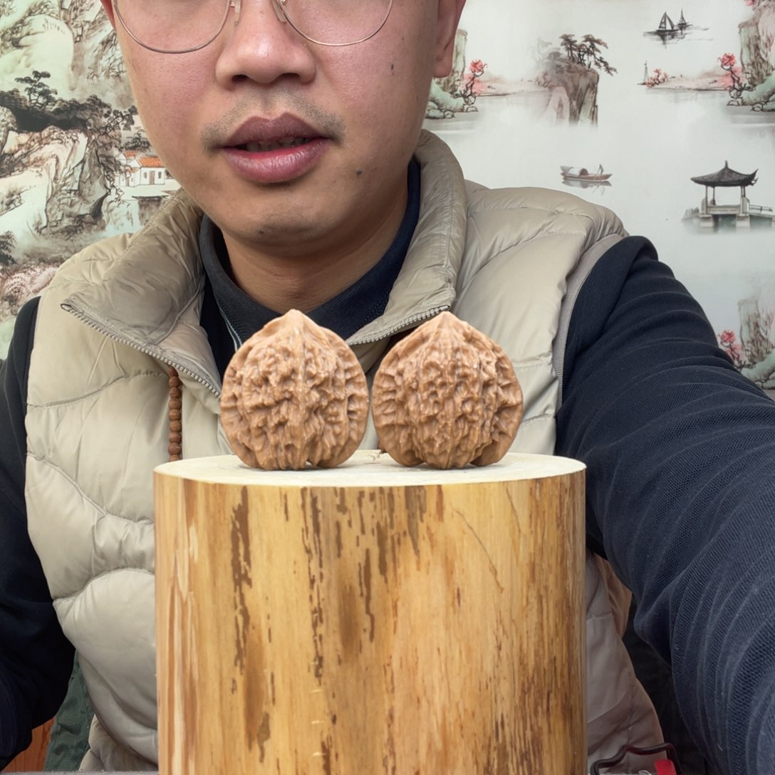 文玩核桃把件公子帽轻微磕尖