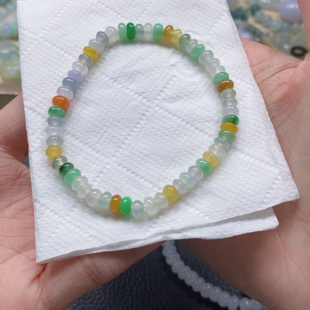 翡翠颈饰未镶嵌闪