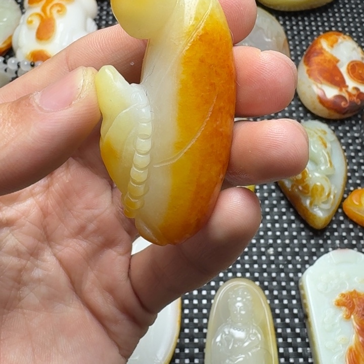 和田玉颈饰未镶嵌