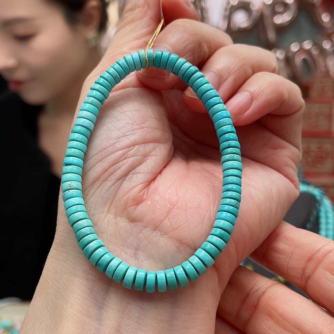 绿松石颈饰未镶嵌