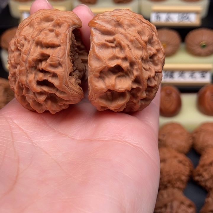 文玩核桃吊坠八**寶蛇王