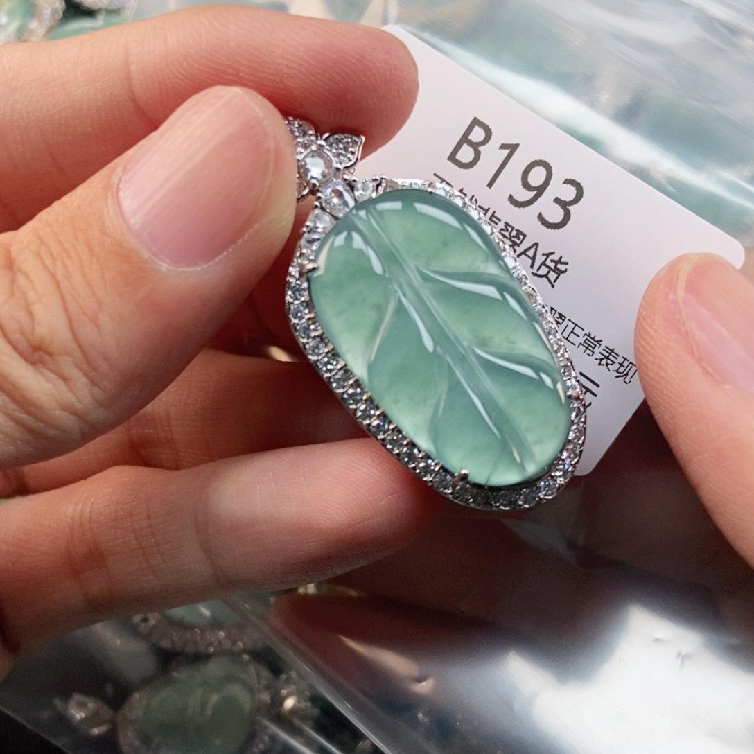 【闪购商品】翡翠未镶嵌吊坠(不含链)