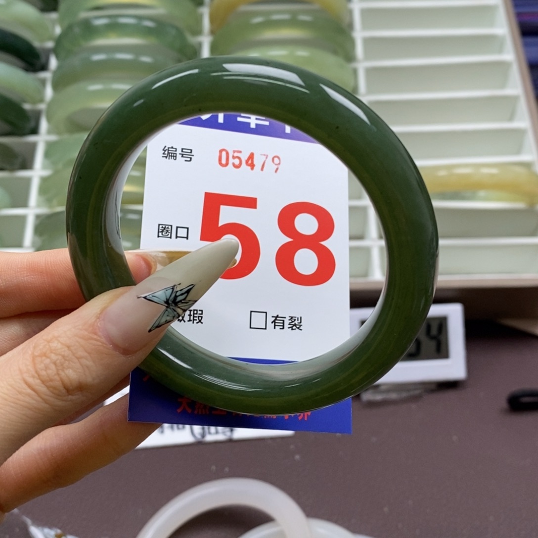 蛇纹石玉手镯未镶嵌