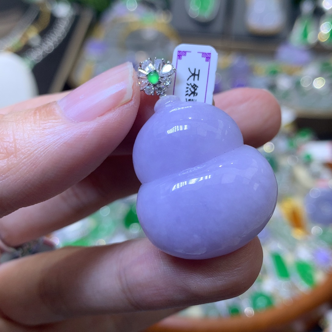 颈饰18K金镶嵌翡翠