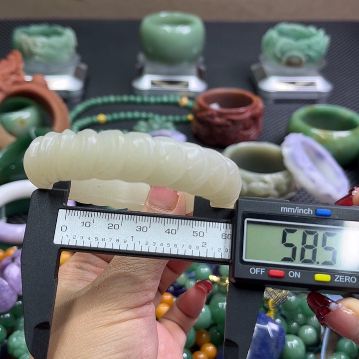 石英质玉手镯未镶嵌