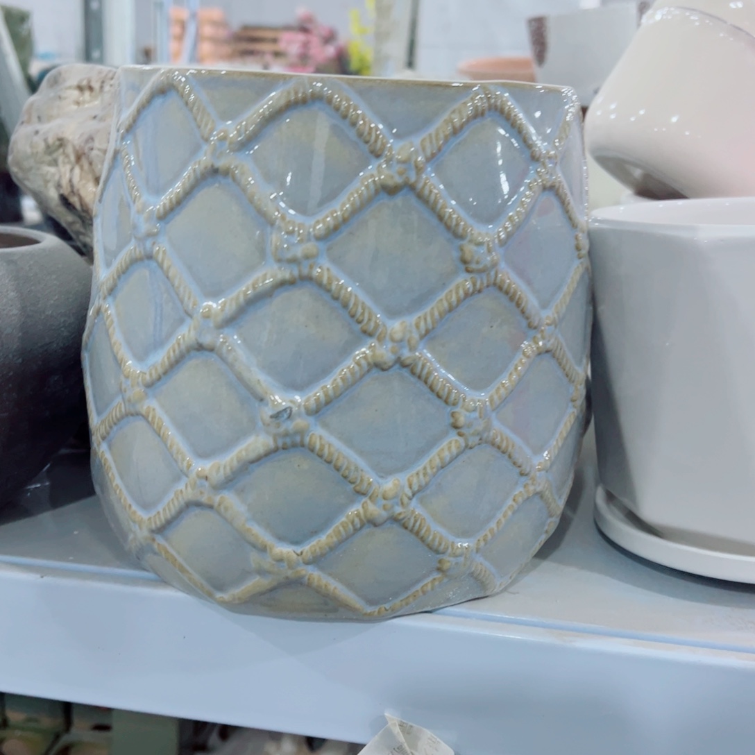 有孔，陶瓷花盆满10米包邮发货。微瑕介意慎拍