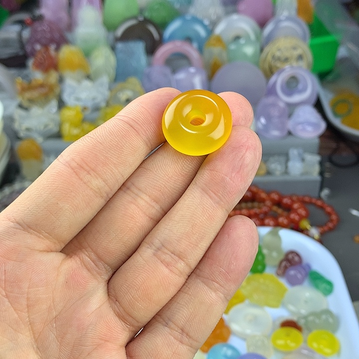吱***赵玛瑙/玉髓未镶嵌颈饰