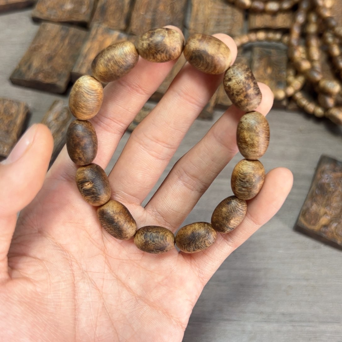 沉香木手串白棋留疤9.1克