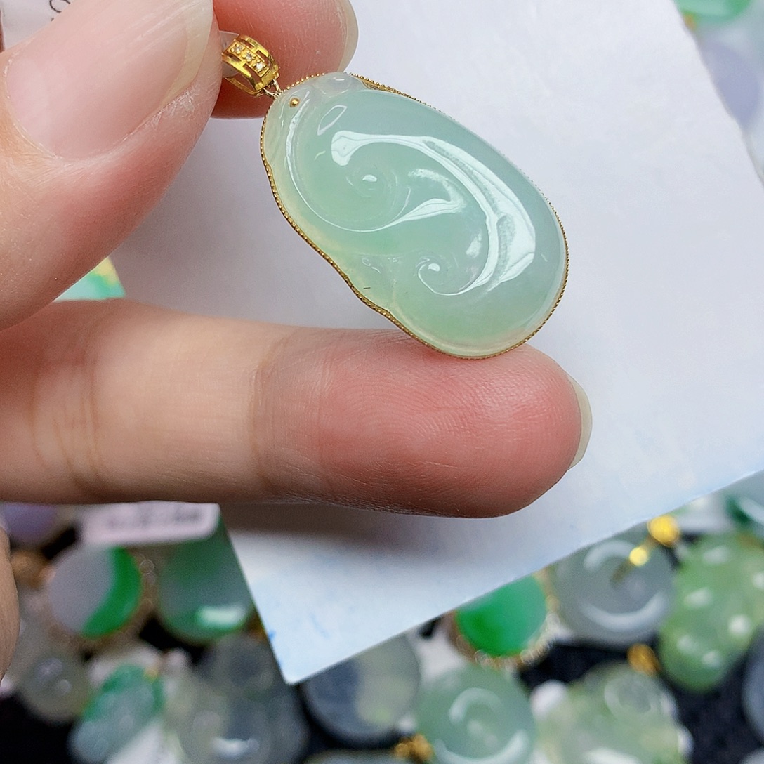 翡翠18K金镶嵌颈饰4567784