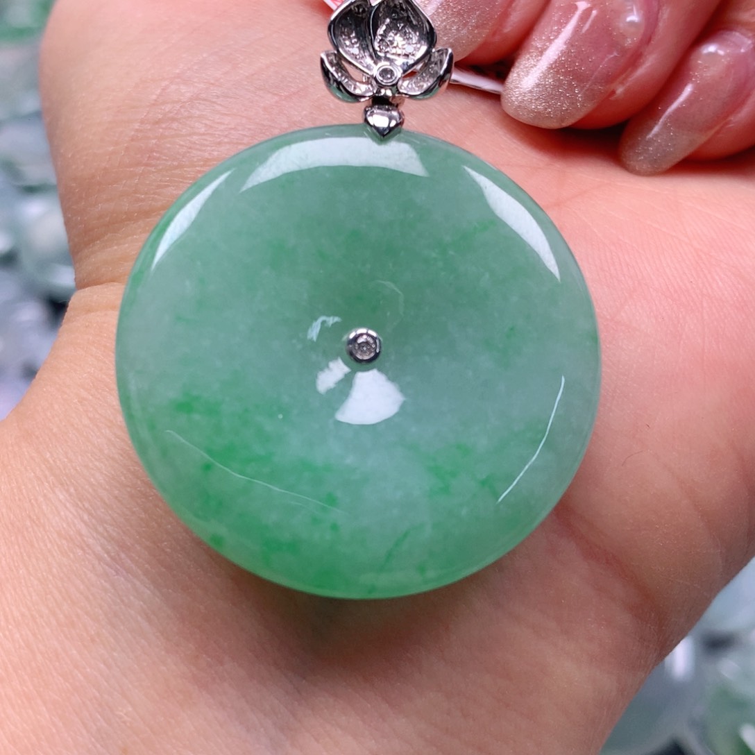 翡翠颈饰18K金镶嵌天然翡翠