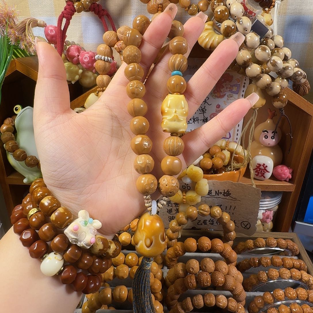 猴头核桃吊坠童话镇手持（精品）