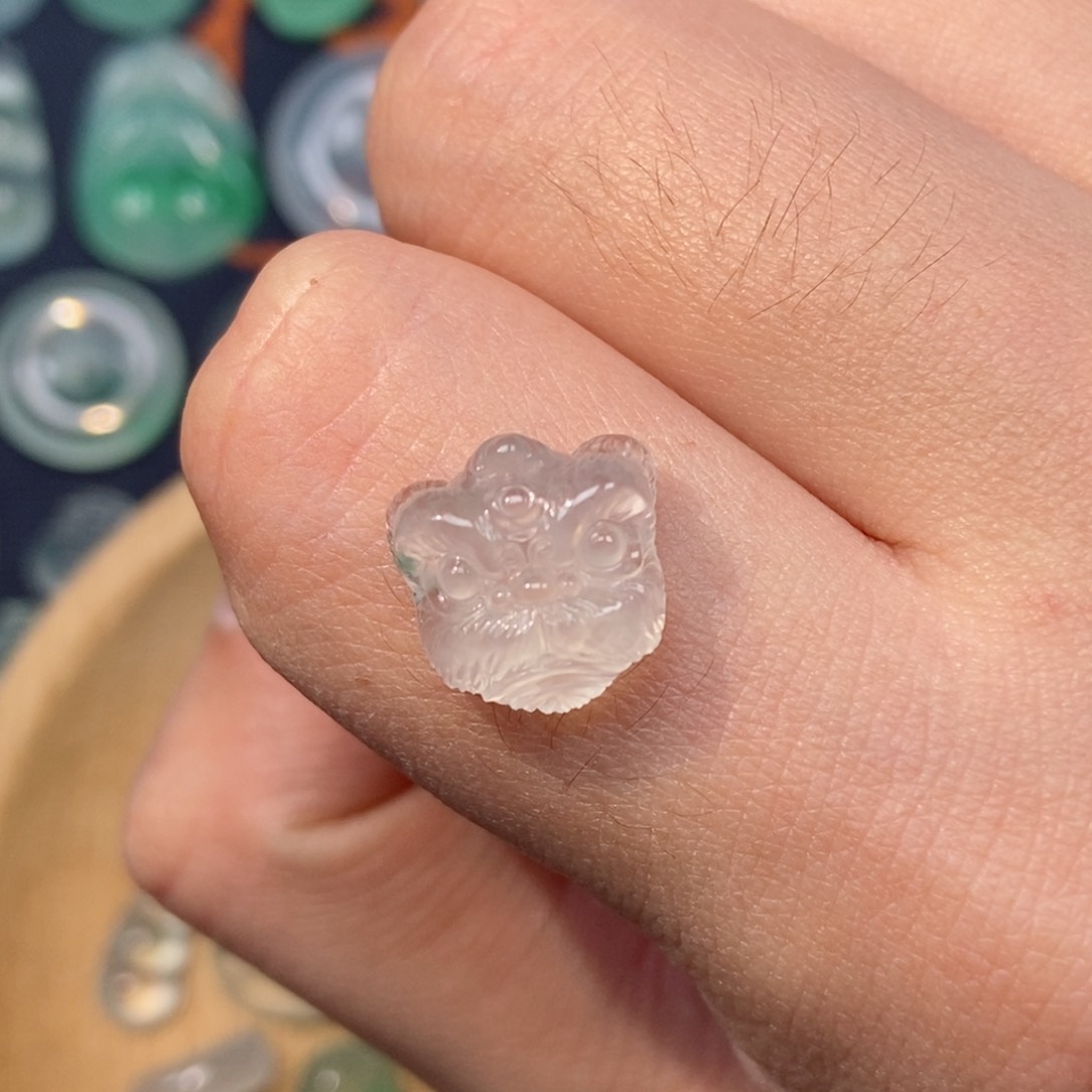 翡翠颈饰未镶嵌醒狮头