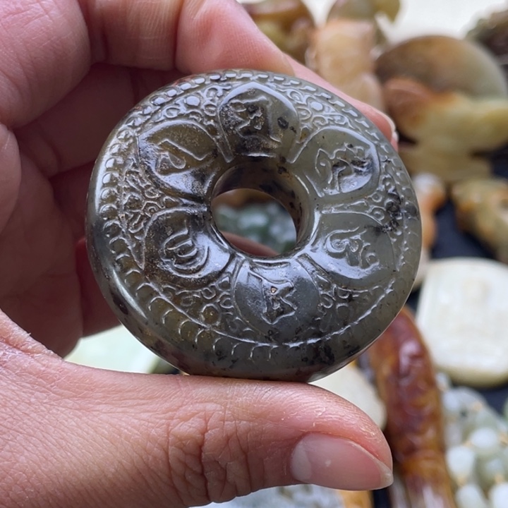 蛇纹石玉颈饰未镶嵌