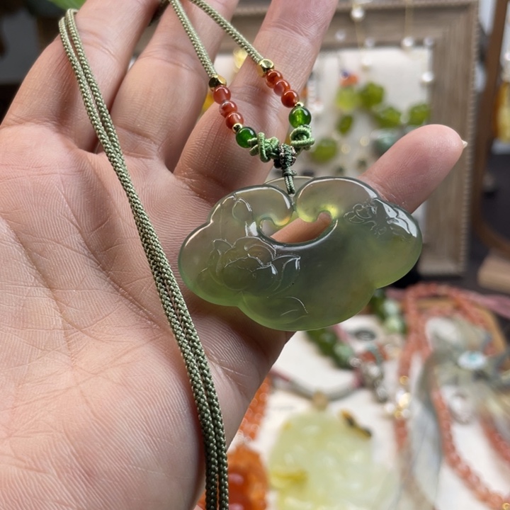 蛇纹石玉未镶嵌吊坠