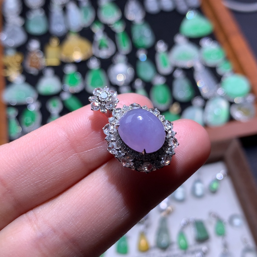 翡翠18K金镶嵌颈饰薰衣草冰紫蛋面吊坠