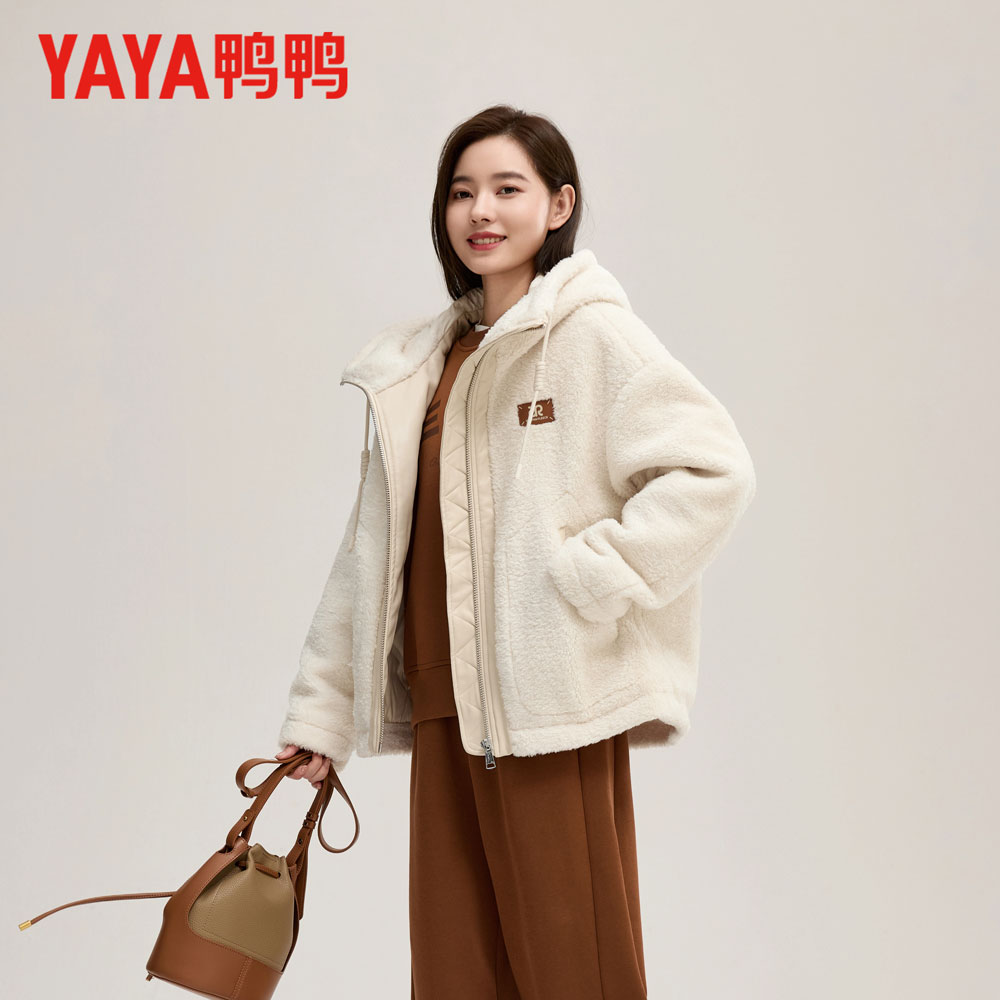 YAYA/鸭鸭羽绒服女短款户外休闲风连帽韩版舒适羊羔绒外套886A
