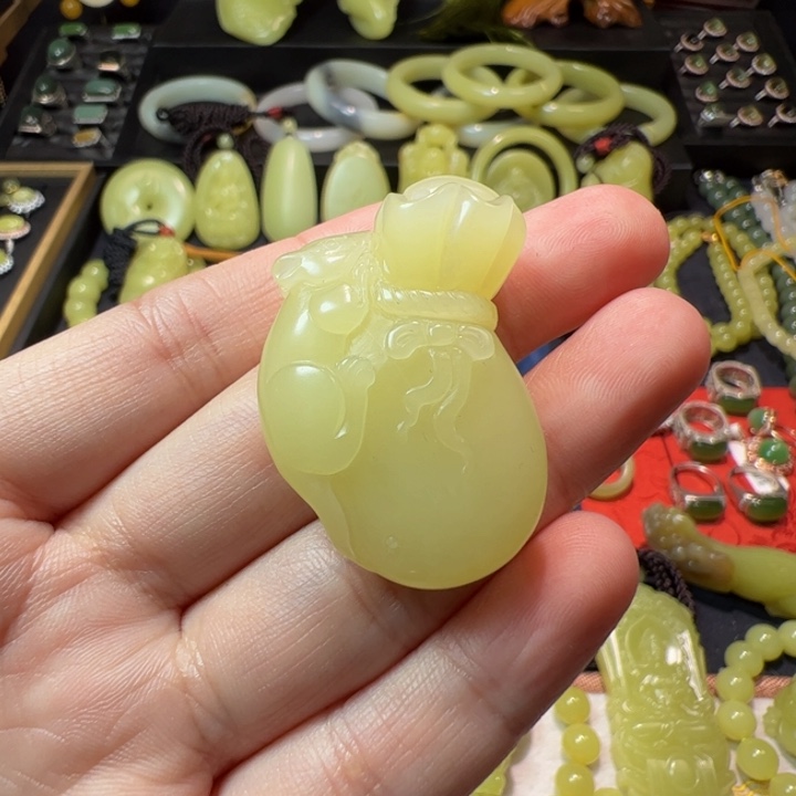 和田玉（黄玉）颈饰未镶嵌