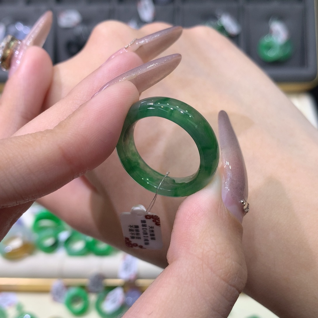 翡翠戒指未镶嵌冰绿