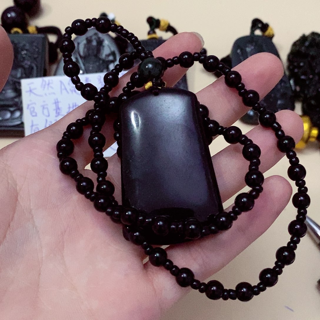 翡翠挂件未镶嵌翡翠