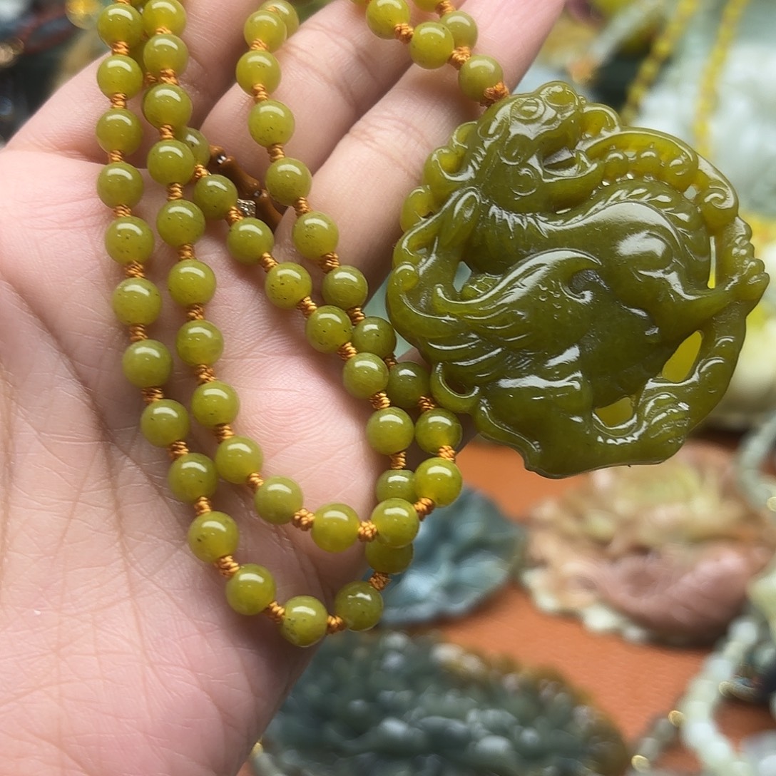 蛇纹石玉未镶嵌吊坠
