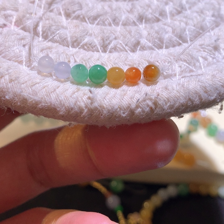 翡翠颈饰未镶嵌七色珠