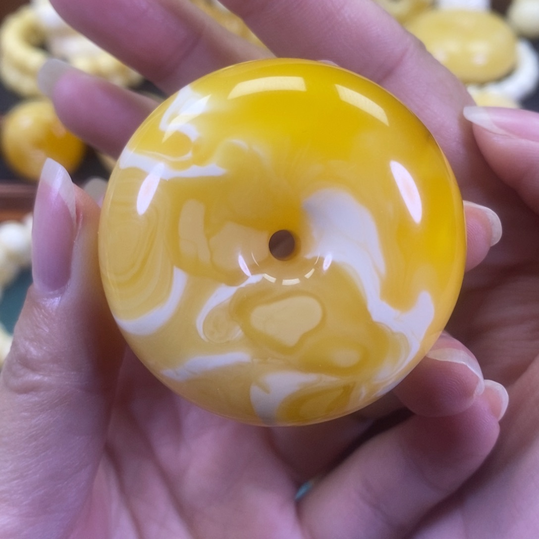 琥珀裸石未镶嵌平安扣