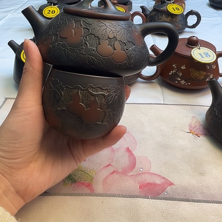 婷*?广西钦州坭兴陶茶壶