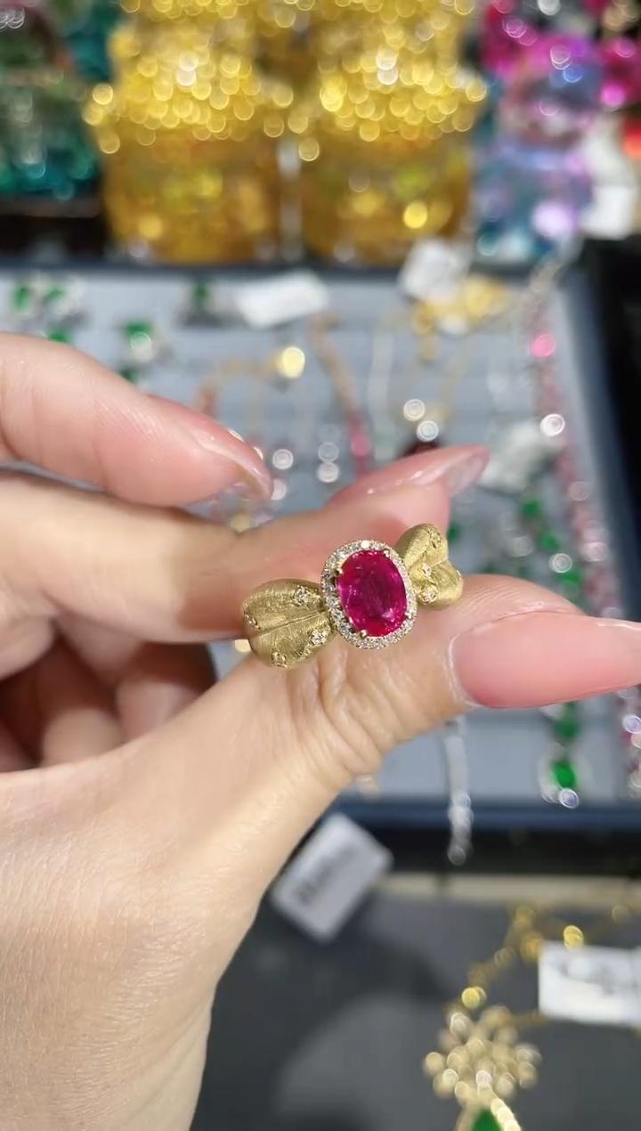 18K金镶嵌天然无烧红宝石戒指设计款