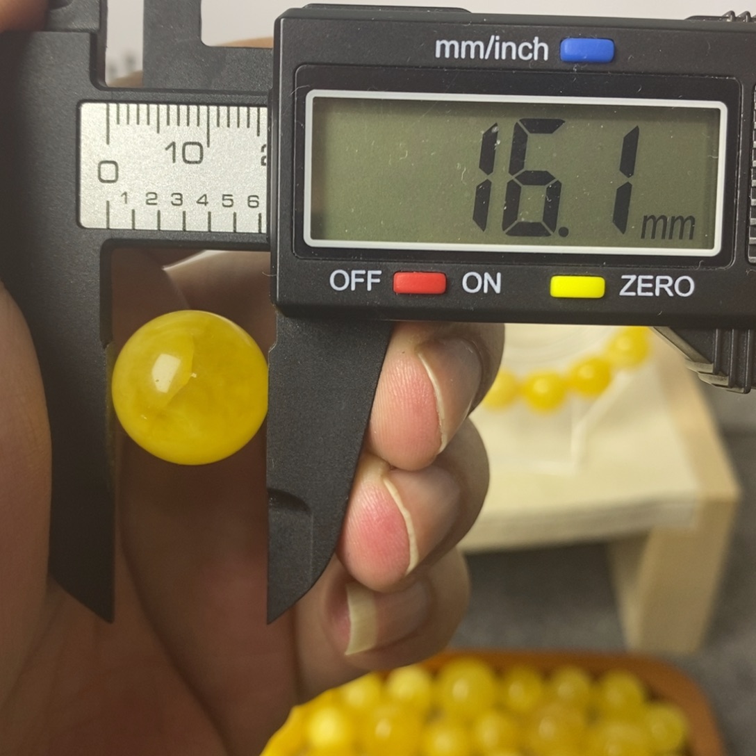 琥珀未镶嵌裸石微瑕单珠024