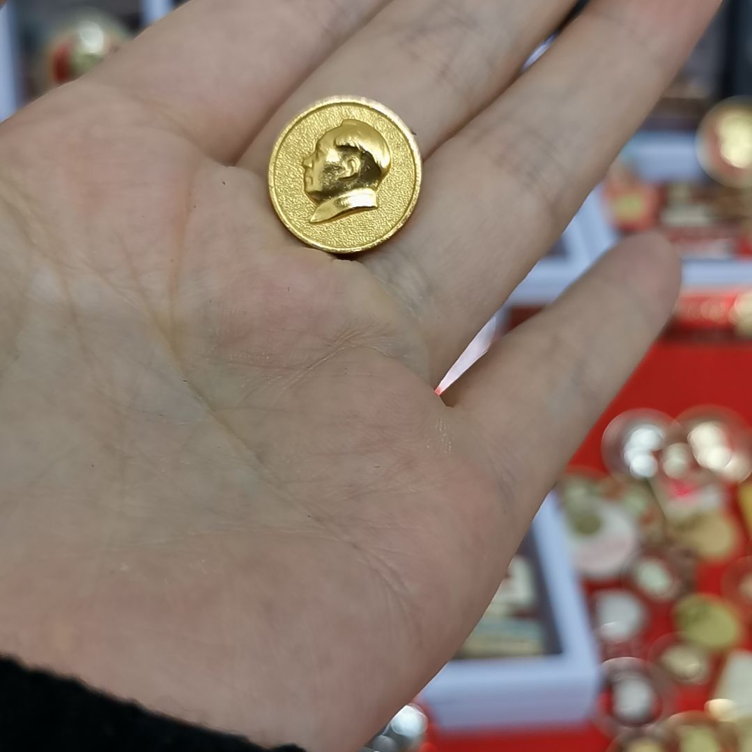 其他普通金属M****t红色收藏纪念章1枚
