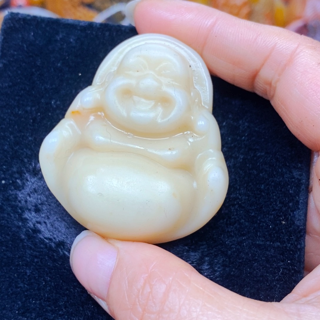 未镶嵌石英质玉（黄龙玉）颈饰