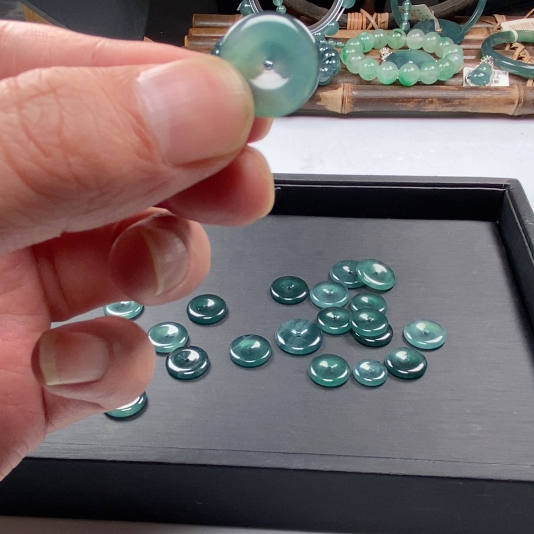 翡翠手串未镶嵌平安扣