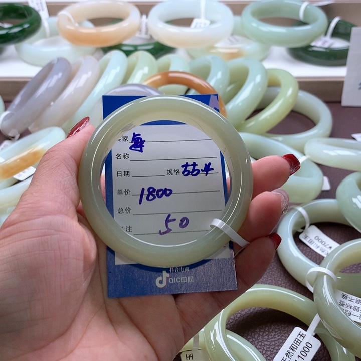 和田玉手镯未镶嵌每**光