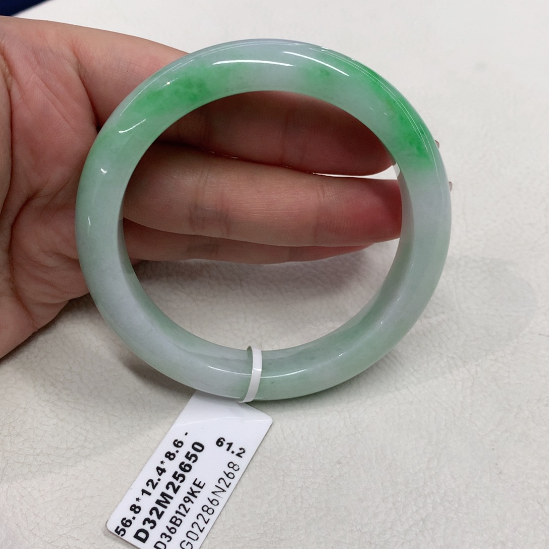 未镶嵌手镯翡翠56.8圈口白底青正圈