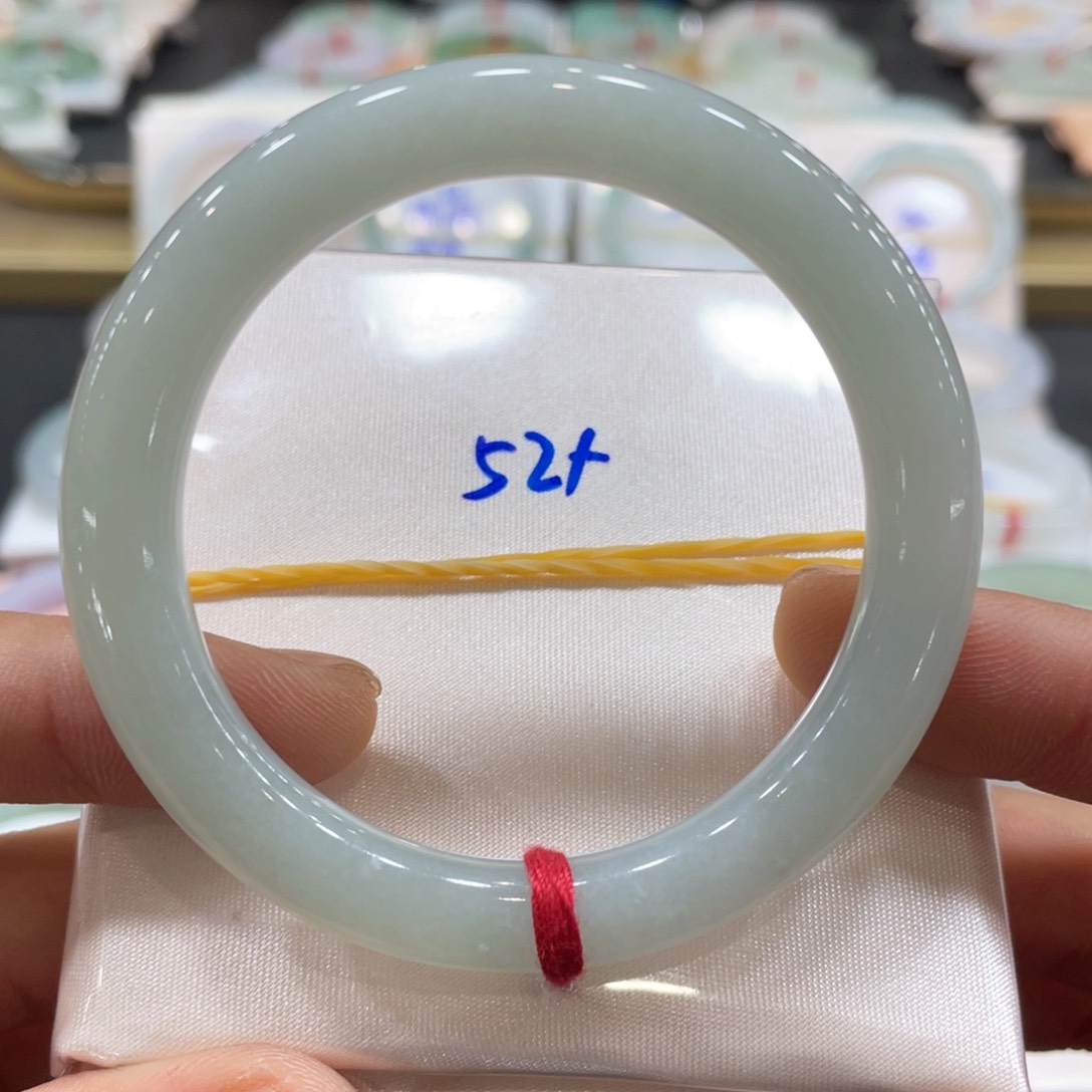 翡翠手镯未镶嵌翡翠手镯