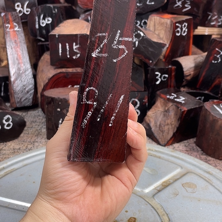 交趾黄檀（大红酸枝）