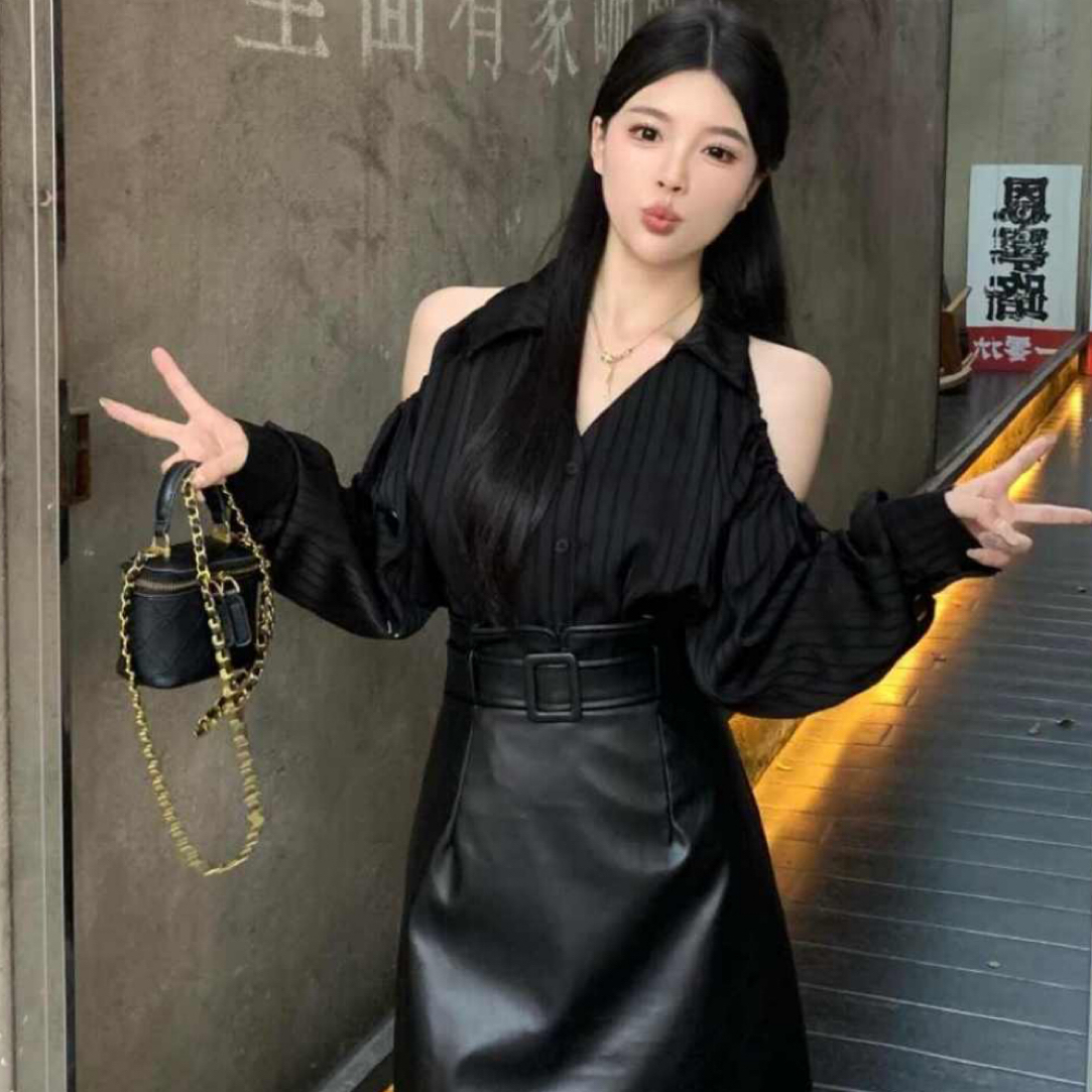 V领露肩竖条纹质感衬衫与高腰皮裙秋季时尚组合
