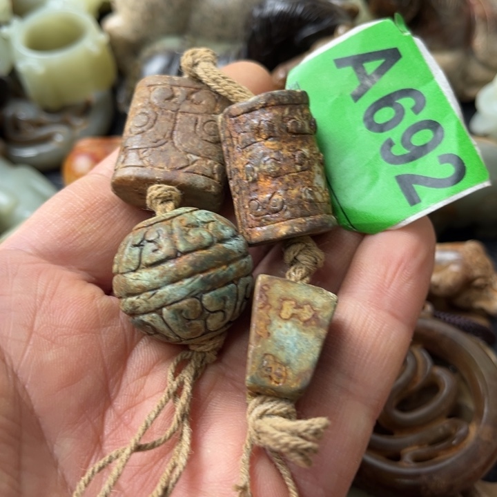 和田玉颈饰未镶嵌