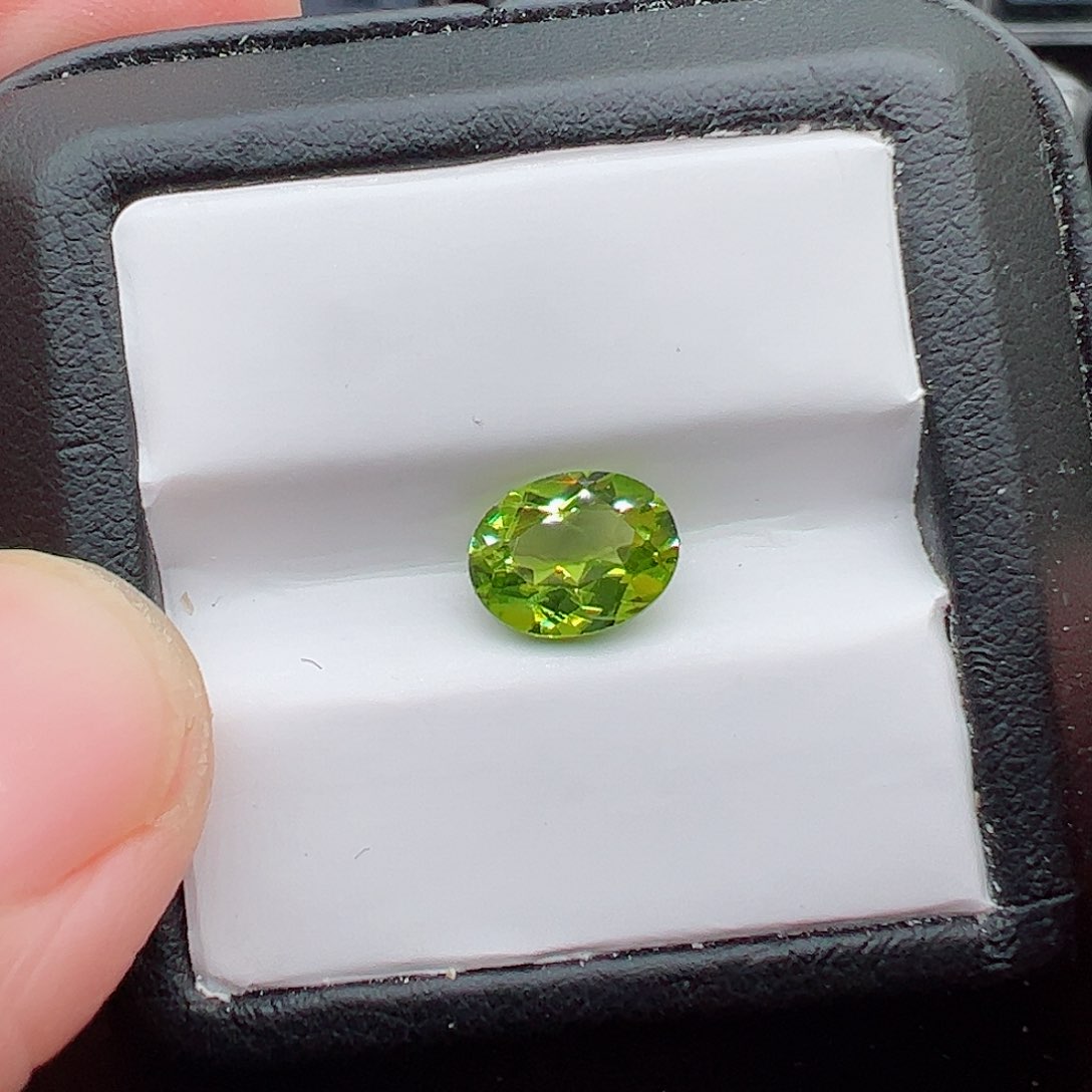 橄榄石7✖️9椭圆裸石未镶嵌