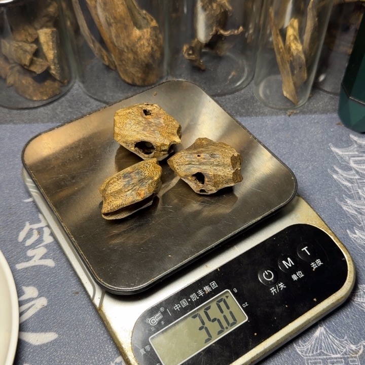 木佐**转海南陆河一代老块料35克