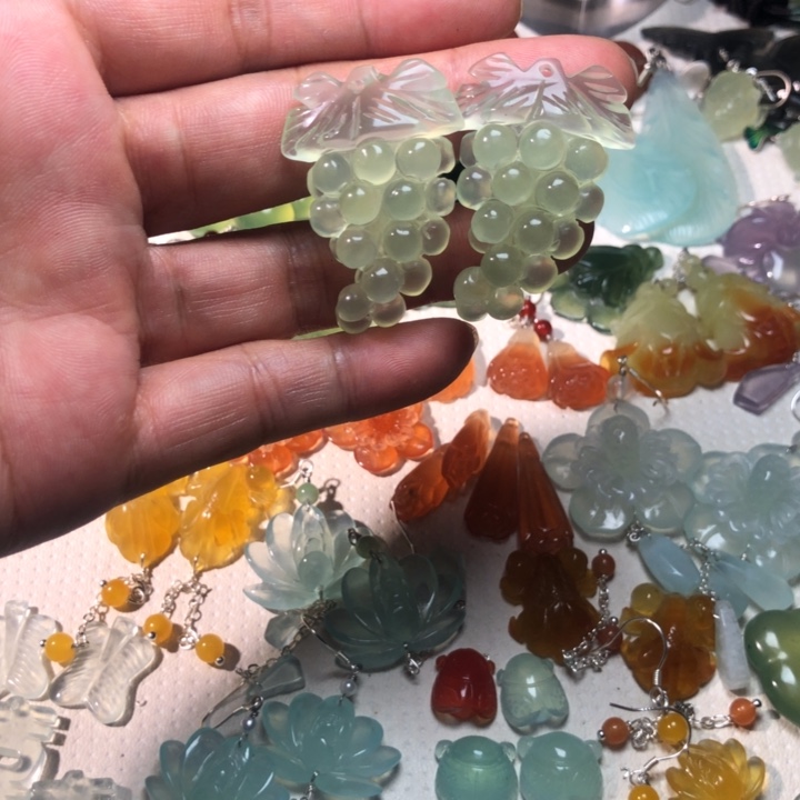 蛇纹石玉未镶嵌耳钉
