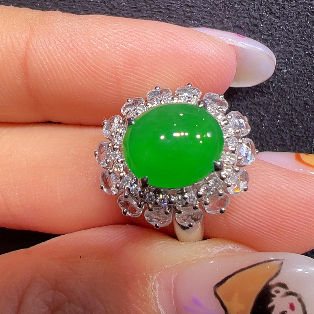 翡翠18K金镶嵌戒指蛋面