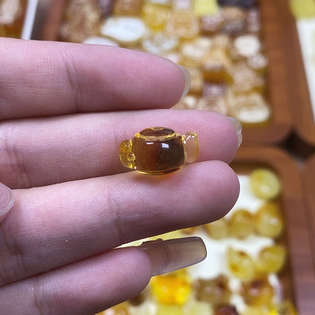 琥珀未镶嵌珠宝奇石