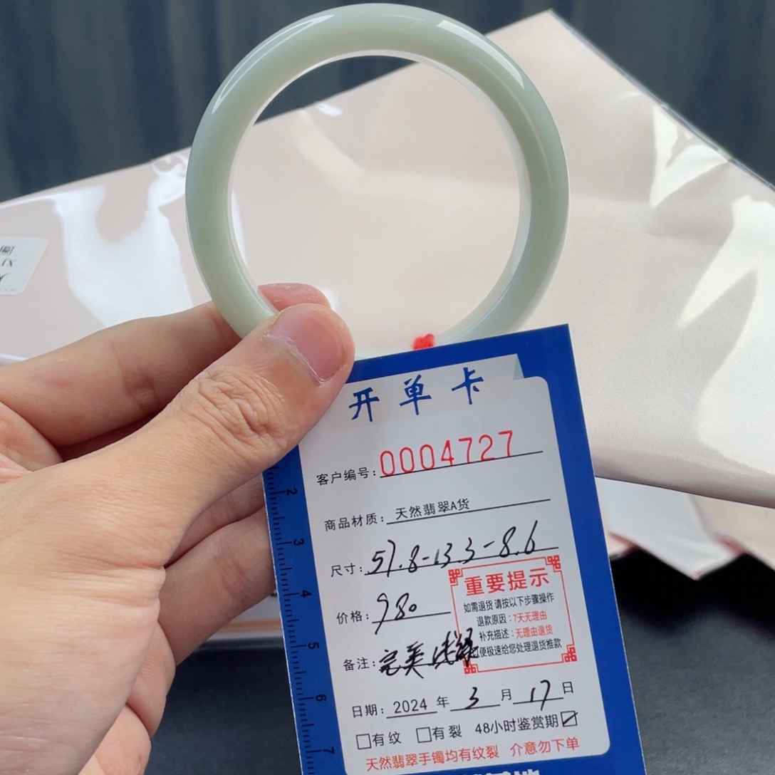 翡翠未镶嵌手镯翡翠手镯浅果绿