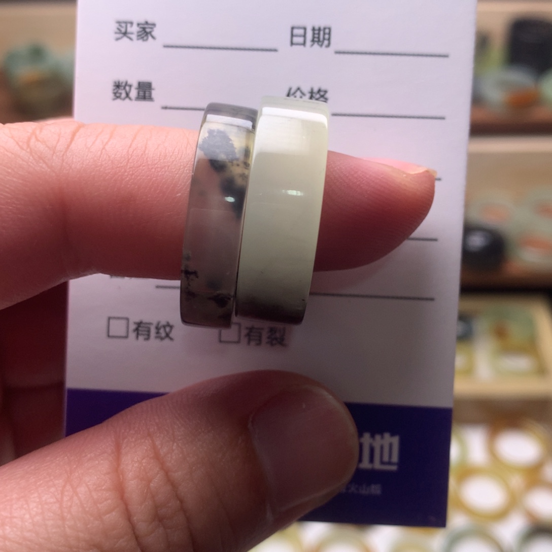 夢***綾未镶嵌岫玉戒指内径19.2