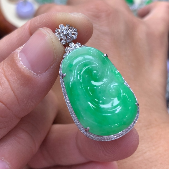 翡翠吊坠(不含链)18K金镶嵌