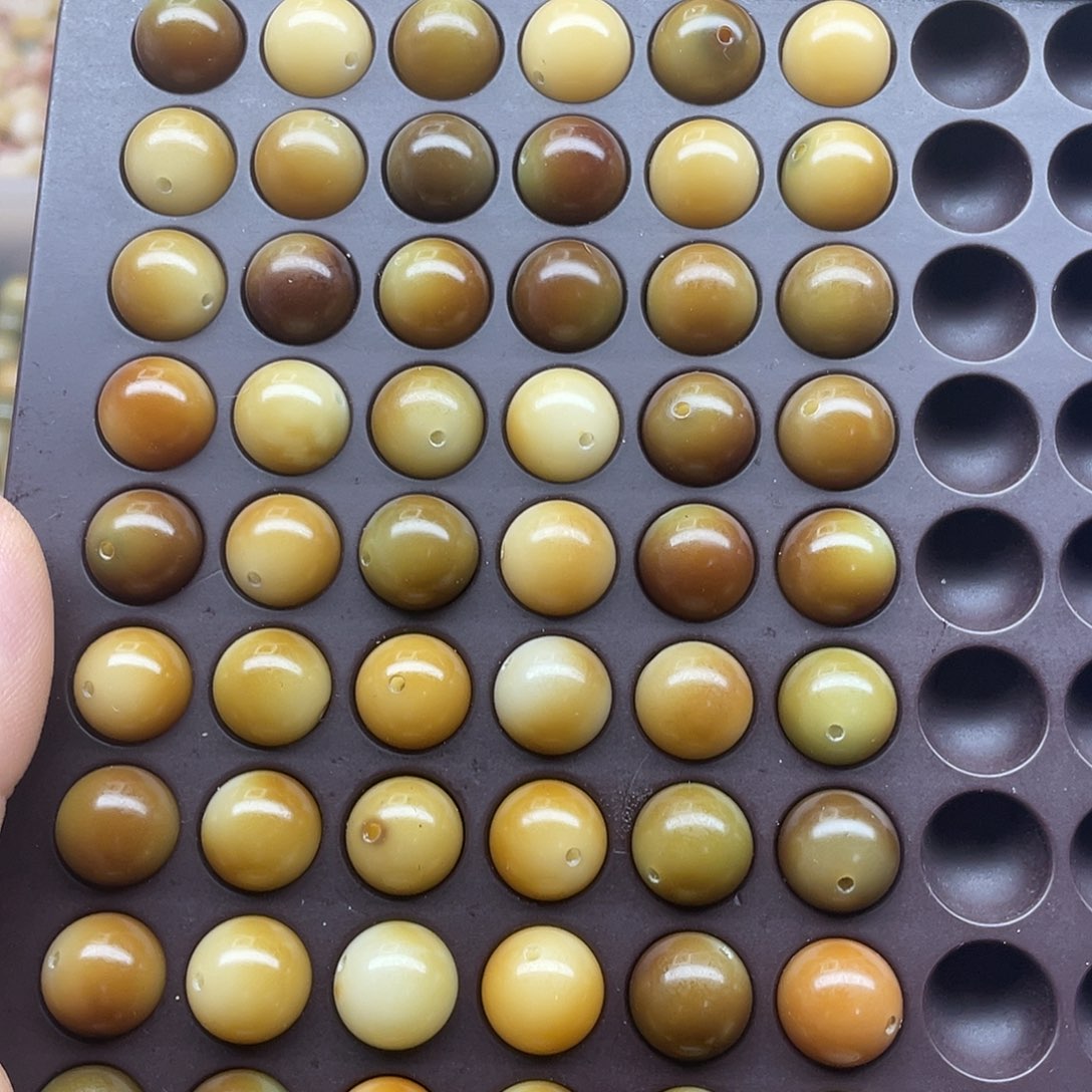 白玉菩提吊坠12.8精品焦糖圆60颗