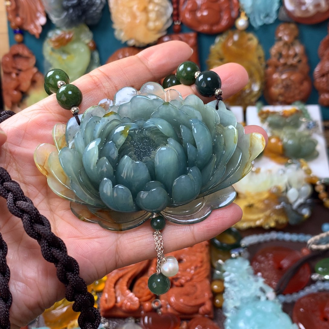 蛇纹石玉挂坠未镶嵌